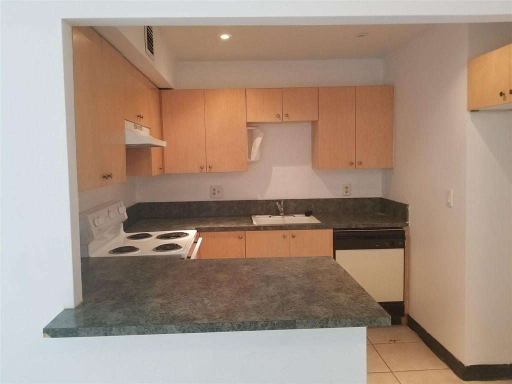 2017 NW 46th Avenue 310A, Fort Lauderdale, FL 33313