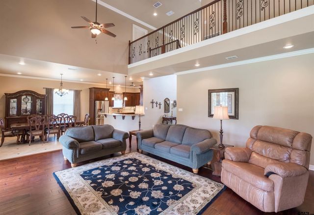 4149 An County Rd 2202, Palestine, TX 75803