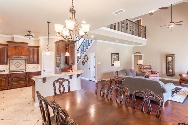 4149 An County Rd 2202, Palestine, TX 75803