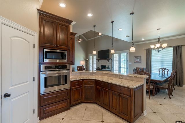 4149 An County Rd 2202, Palestine, TX 75803