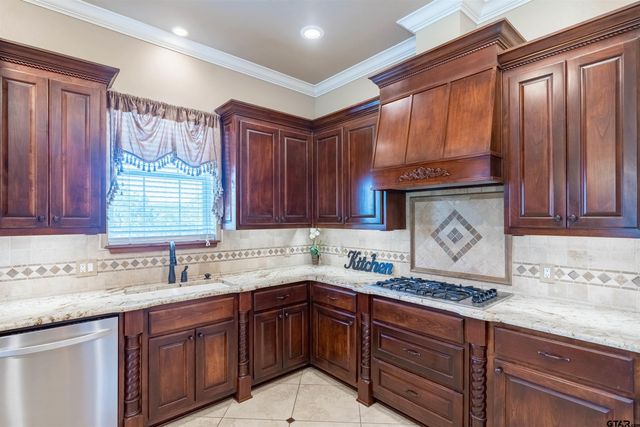 4149 An County Rd 2202, Palestine, TX 75803