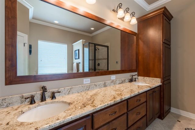 4149 An County Rd 2202, Palestine, TX 75803