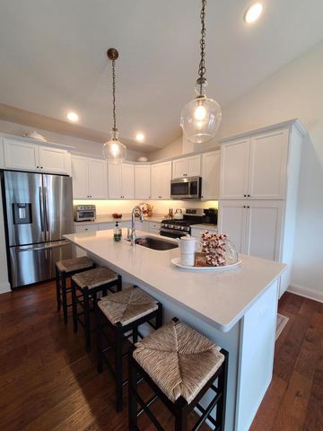 636 Cadence CIRCLE, Lake Geneva, WI 53147