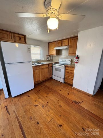 34&20 Shorty Miller Road, Taylorsville, NC 28681