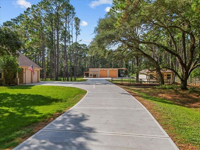 7306 Live Oak Circle, Alvin, TX 77511