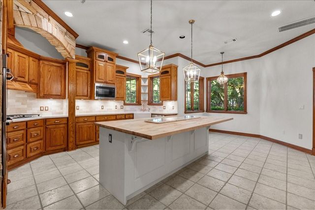 7306 Live Oak Circle, Alvin, TX 77511