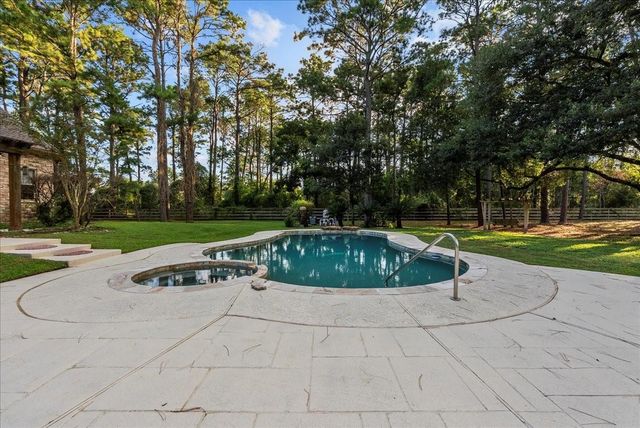 7306 Live Oak Circle, Alvin, TX 77511