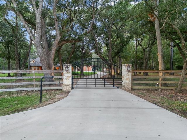 7306 Live Oak Circle, Alvin, TX 77511