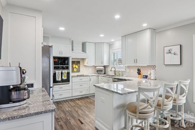 1601 Fleetwood Plaza, Hendersonville, NC 28739