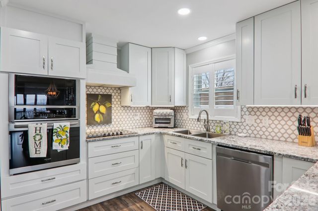 1601 Fleetwood Plaza, Hendersonville, NC 28739