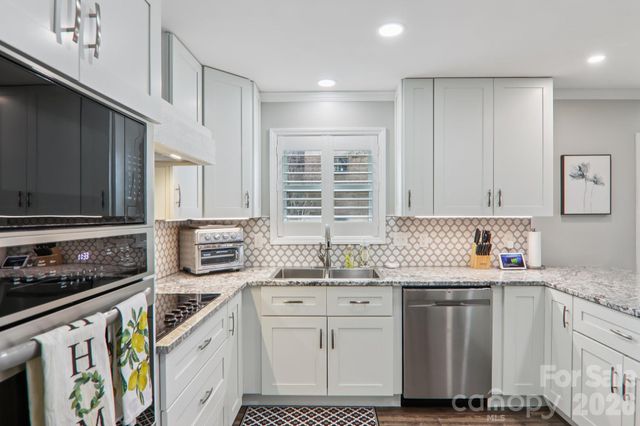 1601 Fleetwood Plaza, Hendersonville, NC 28739