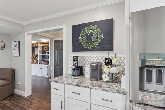 1601 Fleetwood Plaza, Hendersonville, NC 28739