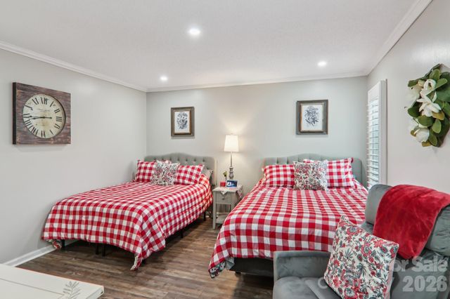 1601 Fleetwood Plaza, Hendersonville, NC 28739