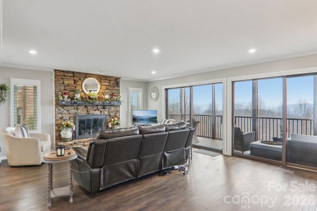 1601 Fleetwood Plaza, Hendersonville, NC 28739