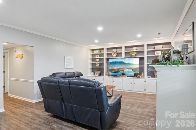 1601 Fleetwood Plaza, Hendersonville, NC 28739