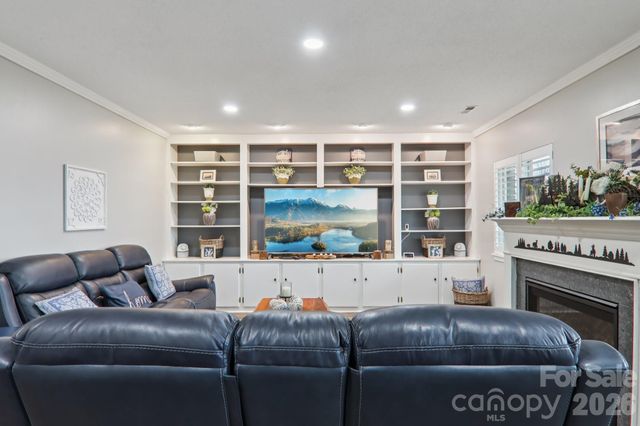 1601 Fleetwood Plaza, Hendersonville, NC 28739