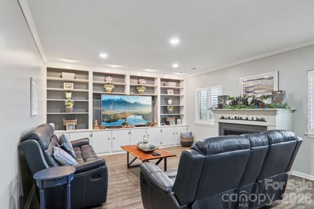 1601 Fleetwood Plaza, Hendersonville, NC 28739