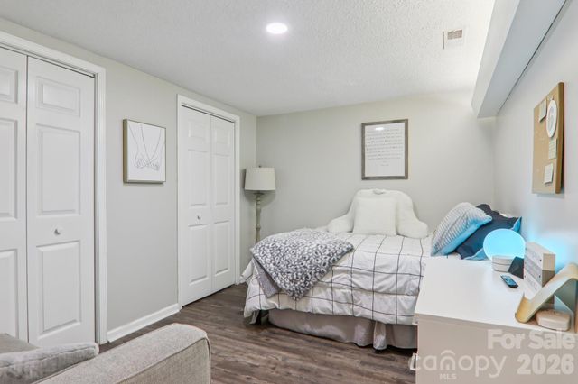 1601 Fleetwood Plaza, Hendersonville, NC 28739