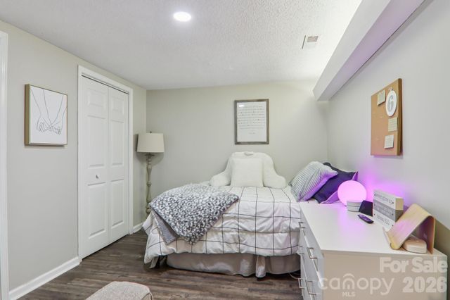 1601 Fleetwood Plaza, Hendersonville, NC 28739