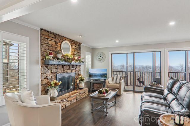 1601 Fleetwood Plaza, Hendersonville, NC 28739