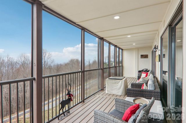 1601 Fleetwood Plaza, Hendersonville, NC 28739