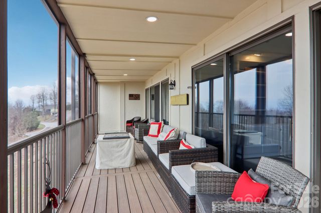 1601 Fleetwood Plaza, Hendersonville, NC 28739