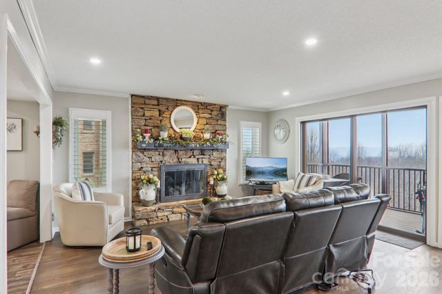 1601 Fleetwood Plaza, Hendersonville, NC 28739