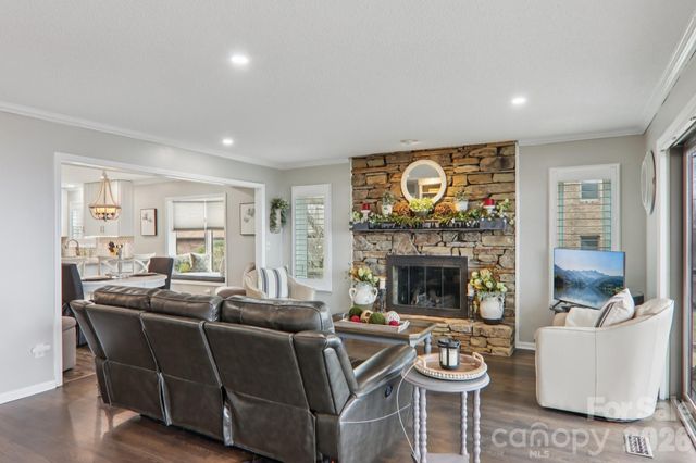 1601 Fleetwood Plaza, Hendersonville, NC 28739