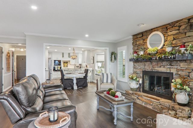 1601 Fleetwood Plaza, Hendersonville, NC 28739