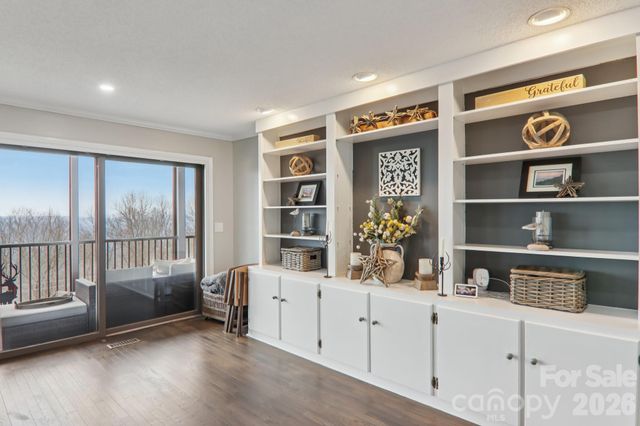 1601 Fleetwood Plaza, Hendersonville, NC 28739