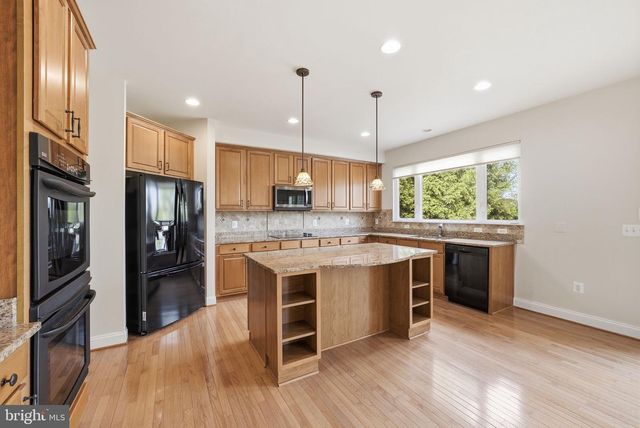 1220 ADMIRAL ZUMWALT LN, Herndon, VA 20170