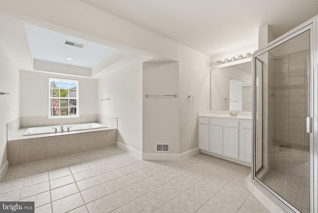 1220 ADMIRAL ZUMWALT LN, Herndon, VA 20170