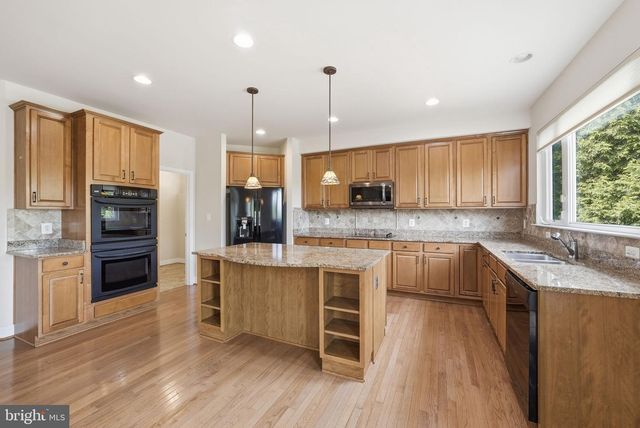 1220 ADMIRAL ZUMWALT LN, Herndon, VA 20170