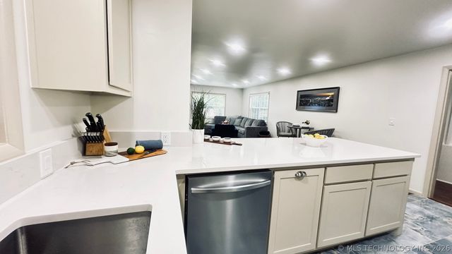 6112 E 21st Street, Tulsa, OK 74114