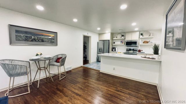 6112 E 21st Street, Tulsa, OK 74114