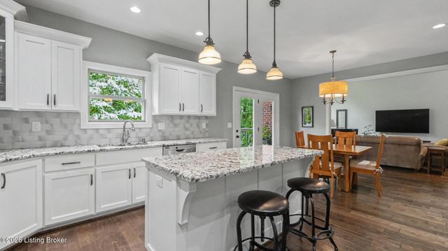 19120 Sturbridge Cir, Louisville, KY 40245