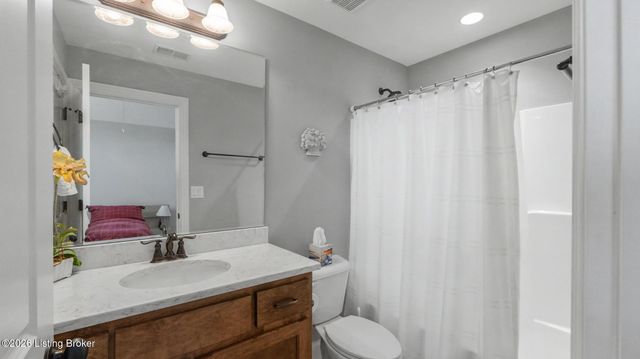 19120 Sturbridge Cir, Louisville, KY 40245