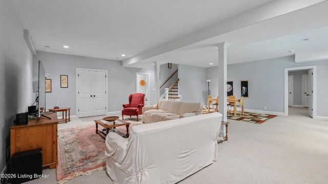 19120 Sturbridge Cir, Louisville, KY 40245