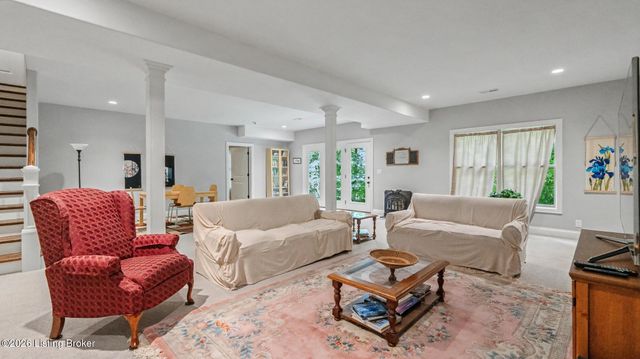 19120 Sturbridge Cir, Louisville, KY 40245