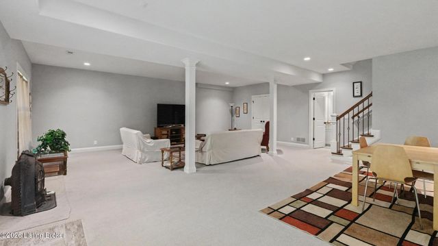 19120 Sturbridge Cir, Louisville, KY 40245
