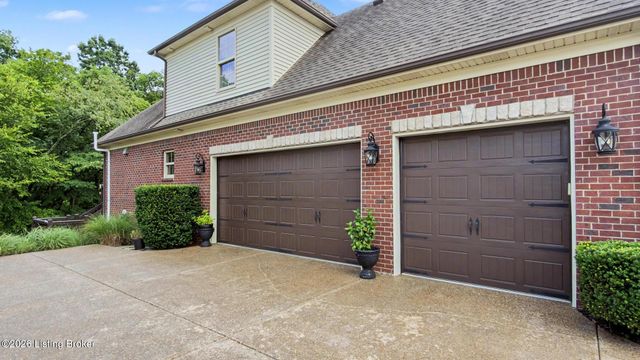 19120 Sturbridge Cir, Louisville, KY 40245