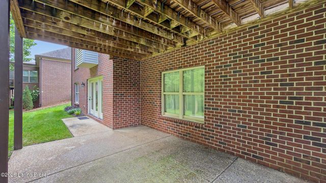 19120 Sturbridge Cir, Louisville, KY 40245