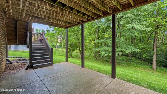 19120 Sturbridge Cir, Louisville, KY 40245