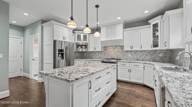 19120 Sturbridge Cir, Louisville, KY 40245