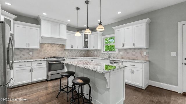 19120 Sturbridge Cir, Louisville, KY 40245