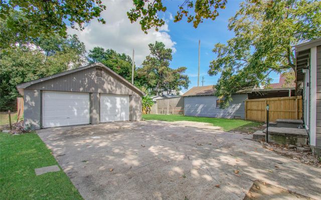804 E James Street, Baytown, TX 77520