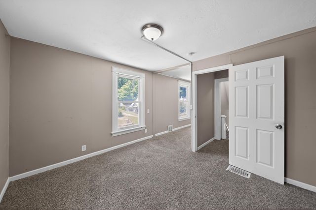 415 S 1ST Street, Council Bluffs, IA 51503