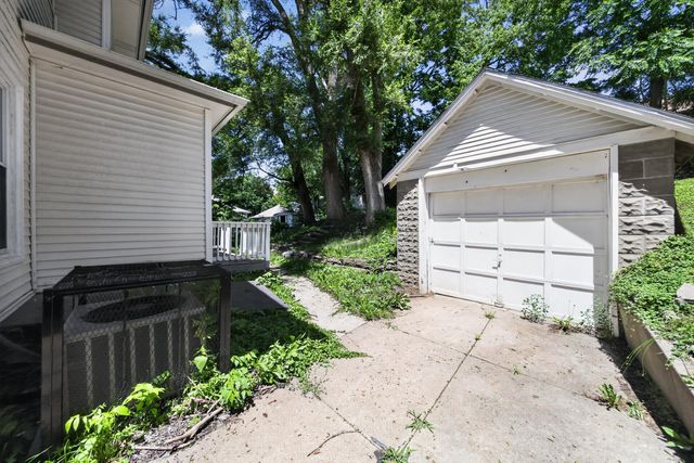 415 S 1ST Street, Council Bluffs, IA 51503