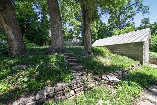 415 S 1ST Street, Council Bluffs, IA 51503