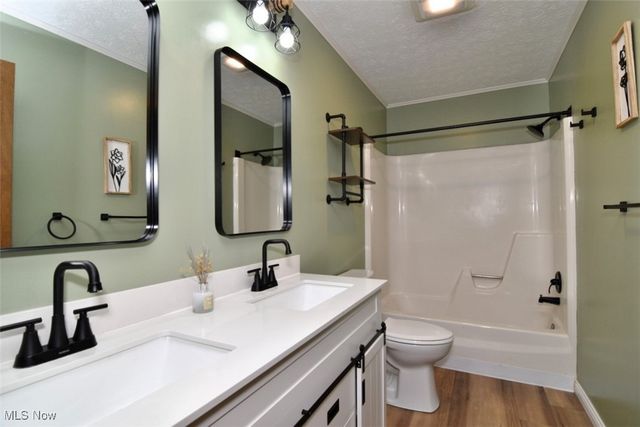 8010 Zupancic Drive, Garrettsville, OH 44231